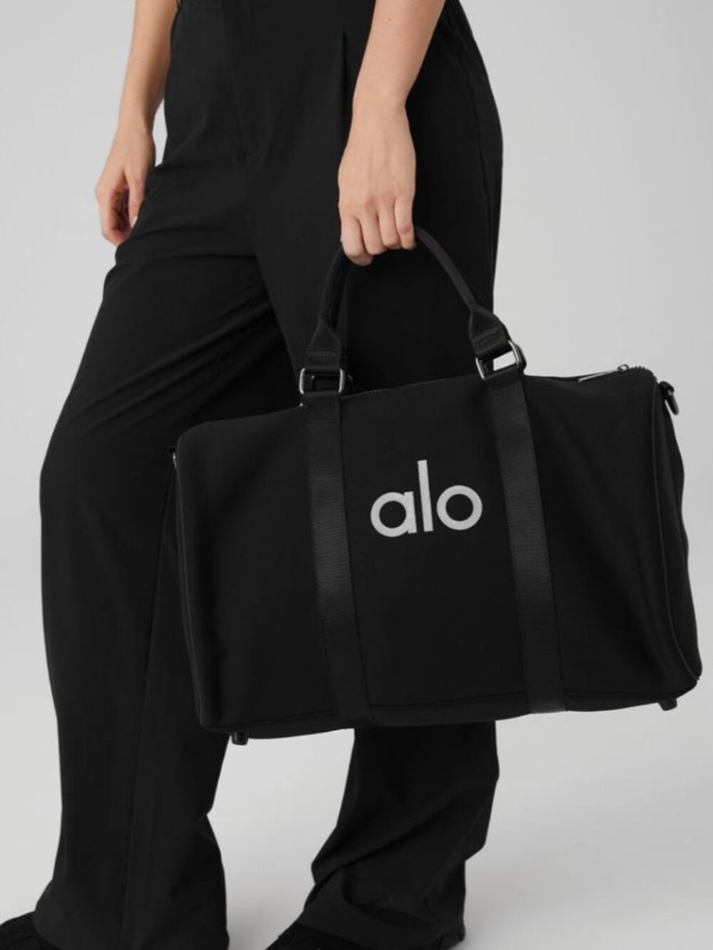 Alo Traverse Duffle Bag - Black/Silver & Alo Yoga & Pilates & Fitness Bag - Picture 4 of 4